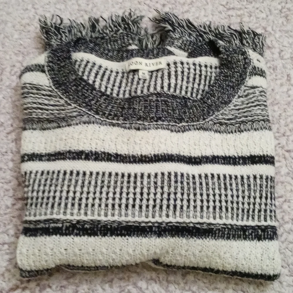 sweater - Picture 4 of 4